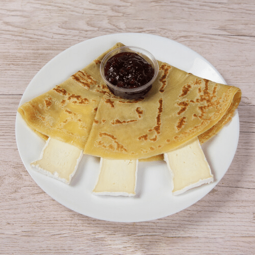 Crepe Camembert und Preiselbeeren