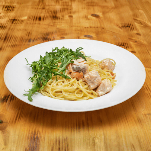 Pasta mit Lachs und Sahnesauce
