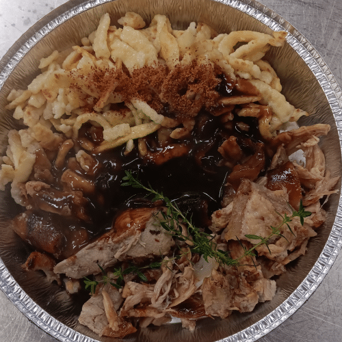 Spanferkel mit Spätzle oder Pommes und Salat