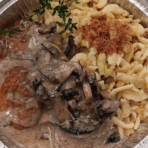 Schweinefilet in Championrahmsoß mit Spätzle und Salat