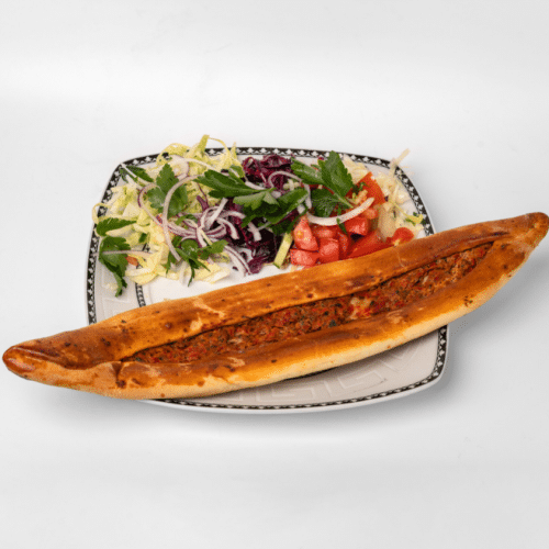 Pide Spinat mit Salat und Soße