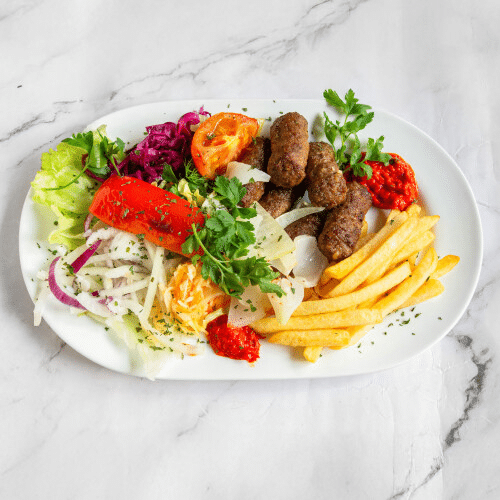 Cevapcici mit Zwiebeln und Brot (6 Stück)