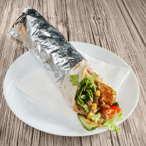 Lahmacun mit Salat