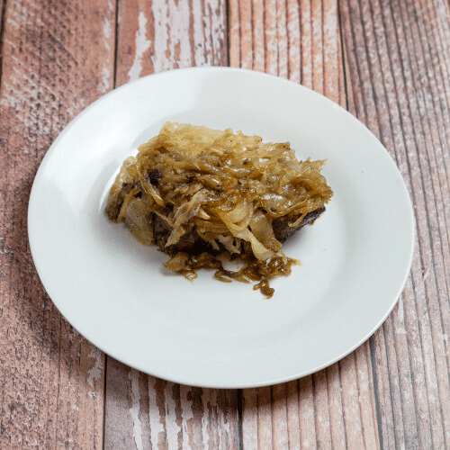 Spießbraten mit Zwiebeln