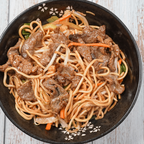 Gebratene Nudeln mit Rindfleisch