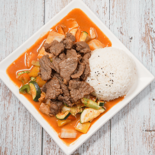 Rindfleisch mit rotem Curry und Gemüse (leicht scharf)