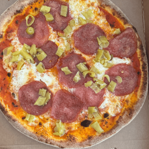 Pizza Salami mit Peperoni