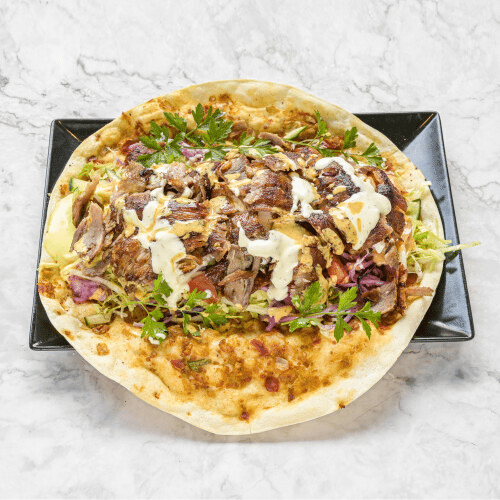 Lahmacun mit einer Fleischsorte nach Wahl und Salat