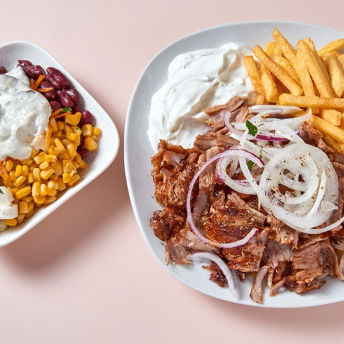 Gyros mit Pommes frites, Salat und Tzatziki