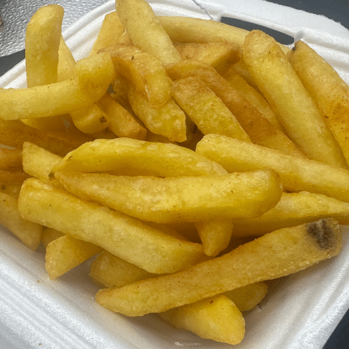 Pommes frites mit einer Sauce nach Wahl
