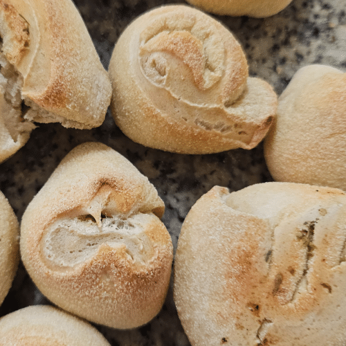 Pizzabrötchen mit Kräuterbutter (7 Stück)