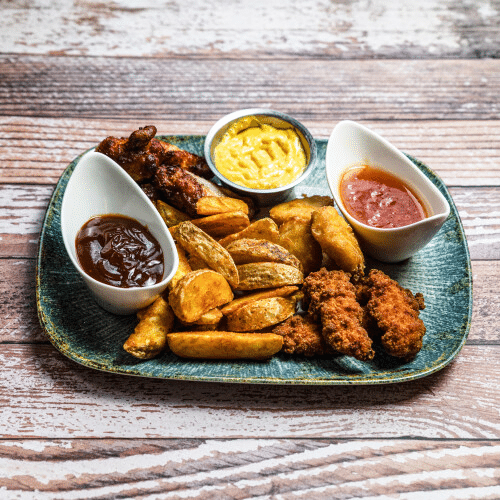Super Bowl Box (4 Stripes, 4 Nuggets, 4 Wings und Wedges)