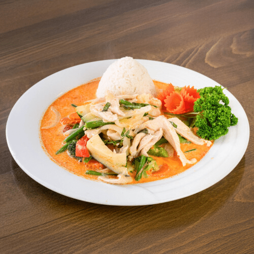 Rotes Thai-Curry mit Hühnerfleisch