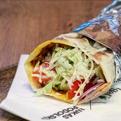 Türkische Pizza mit Salat