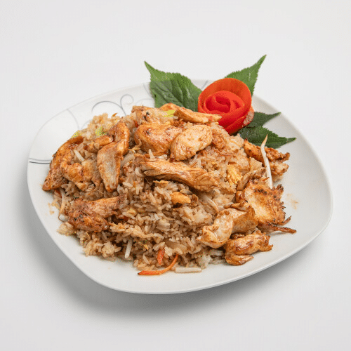 Gebratener Eierreis mit Hühnerfleisch