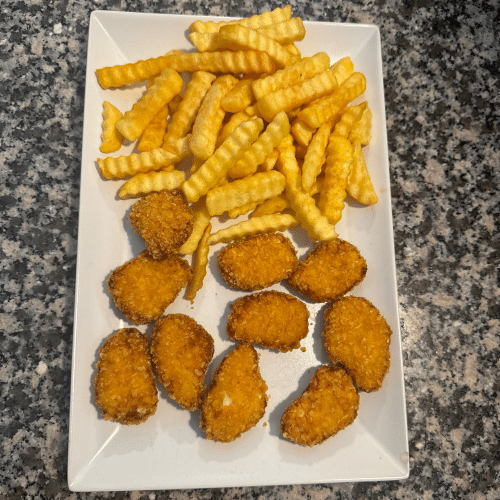 Chicken Nuggets 10 Stück mit Pommes frites