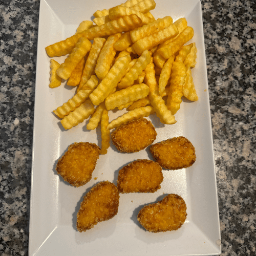 Chicken Nuggets 6 Stück mit Pommes frites