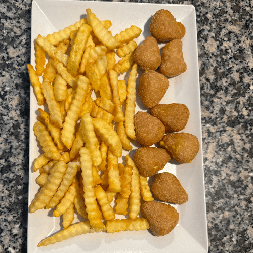 Chilli Chees Nuggets 10 Stk mit Pommes