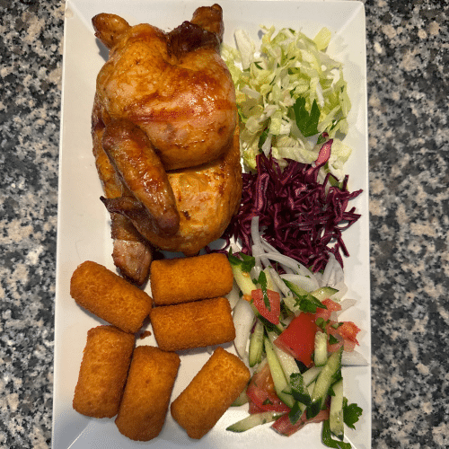Halbes Hähnchen mit Kroketten 6stk und Salat.