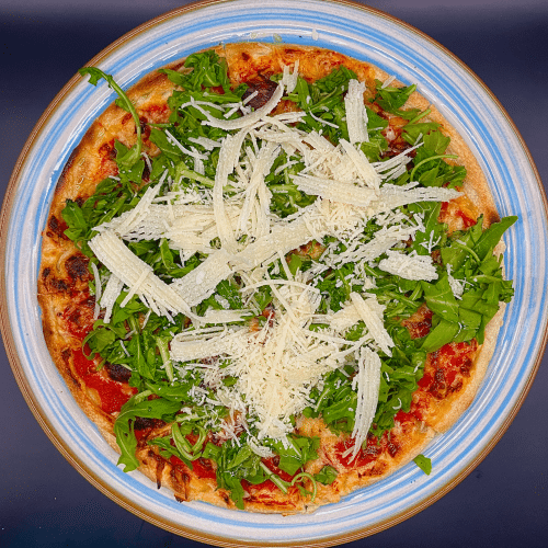 Pizza mit Rucola und Parmesankäse (Ø 28cm)