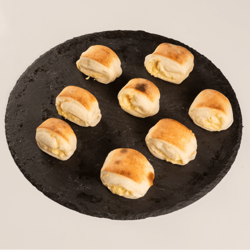 Pizzabrötchen gefüllt mit Käse