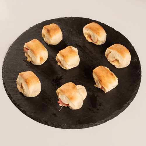 Pizzabrötchen gefüllt mit Schweine-Salami und Käse