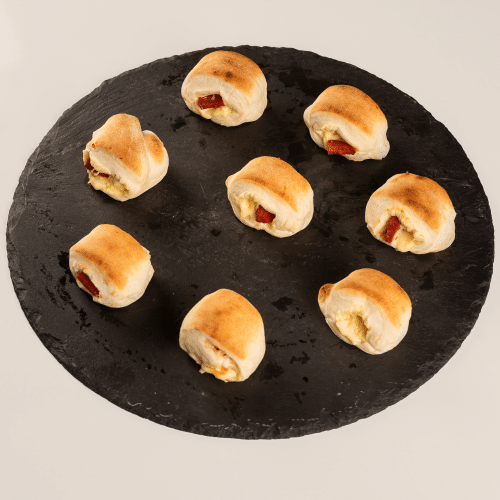 Pizzabrötchen gefüllt mit Sucuk und Käse