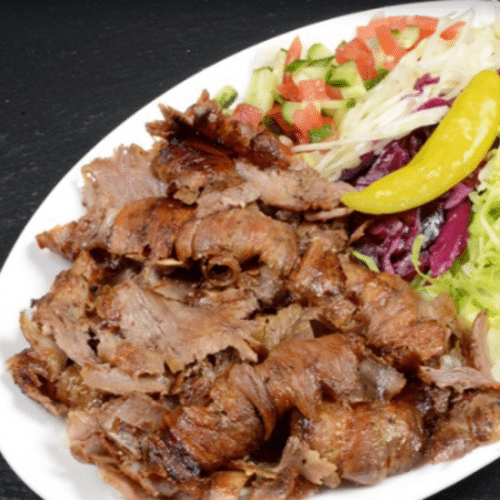 Drehspießfleisch mit Salat