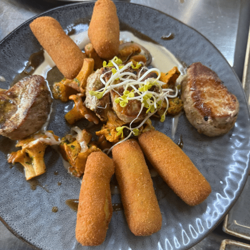 Frische Pfifferlinge mit Schweinemedaillons -sous-vide-