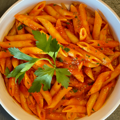 Rigatoni arrabbiata & Salat