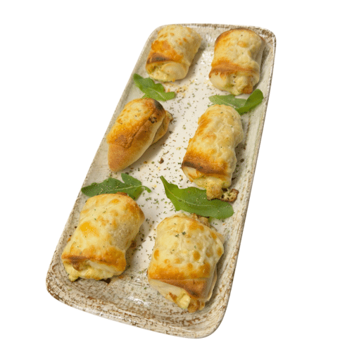 Gefüllte Pizzabrötchen mit Sauce Hollandaise und Hähnchenbrustf