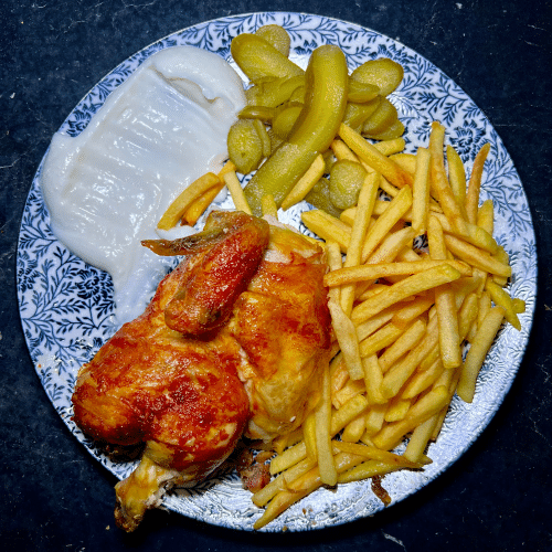 Hähnchen Teller Pommes frites