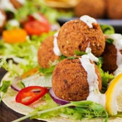 Falafel im Teller (hausgemacht)