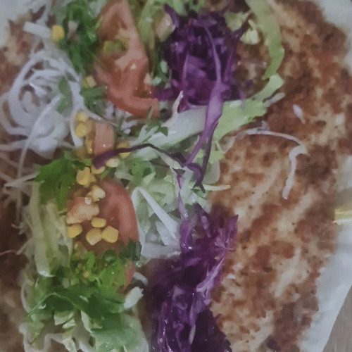 Lahmacun mit Salat