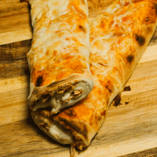 Gefüllte Pizzabrötchen mit Käse