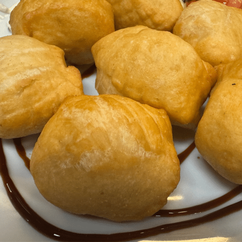 Frittierte Teigbällchen