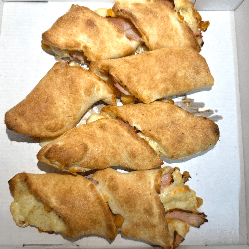 Gefüllte Pizzabrötchen mit Pute und Mais