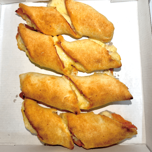 Gefüllte Pizzabrötchen mit Vorderschinken