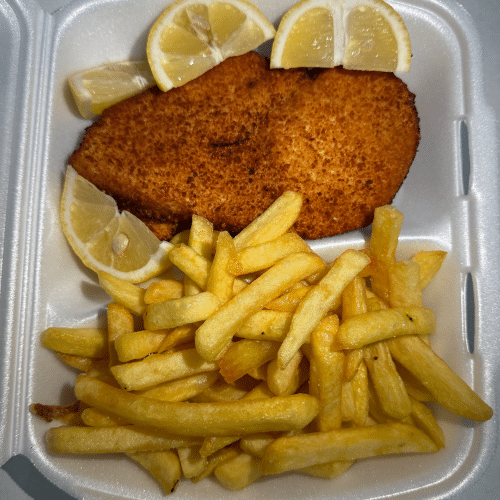 Paniertes Schnitzel mit Zitrone