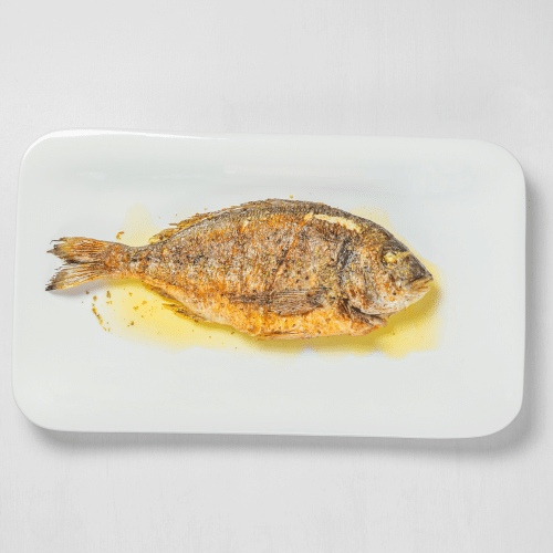 Dorade vom Grill mit Kartoffeln, Gemüse und Gem. Salat