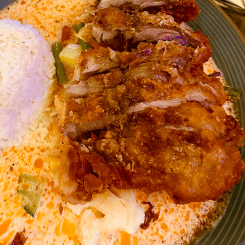 Erdnusssauce mit knuspriger Ente