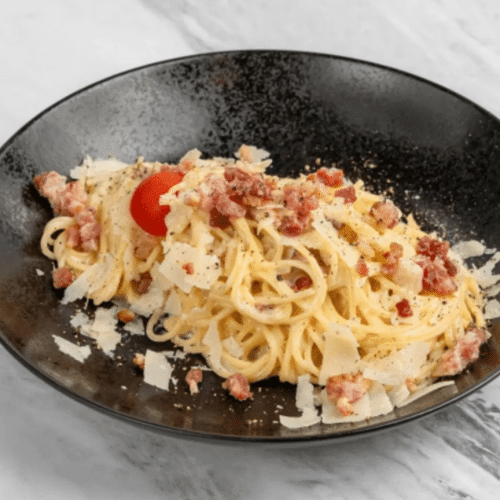 Spaghetti mit Hähnchenbrustfilet und Tomaten-Sahnesauce