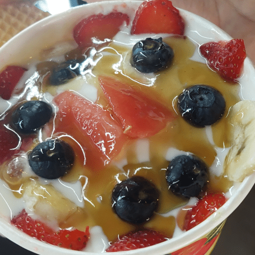 Joghurt Früchte Becher