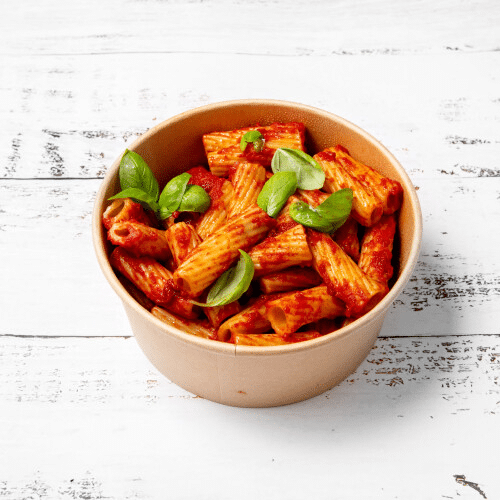 Rote Nudelbowl
