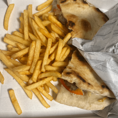 Polpette im Brot und Pommes frites