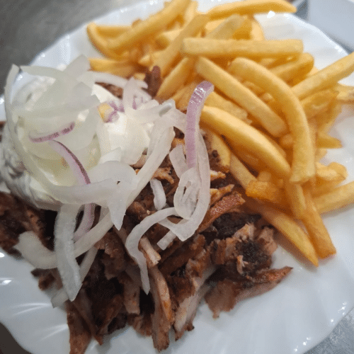 Gyros mit Tzatziki und Pommes frites