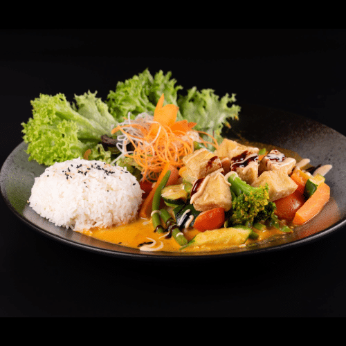 Verschiedenes Gemüse mit Erdnusssauce und Tofu