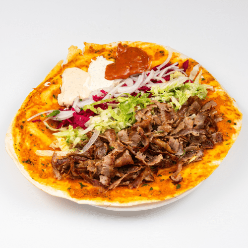 Türkische Pizza mit Salat