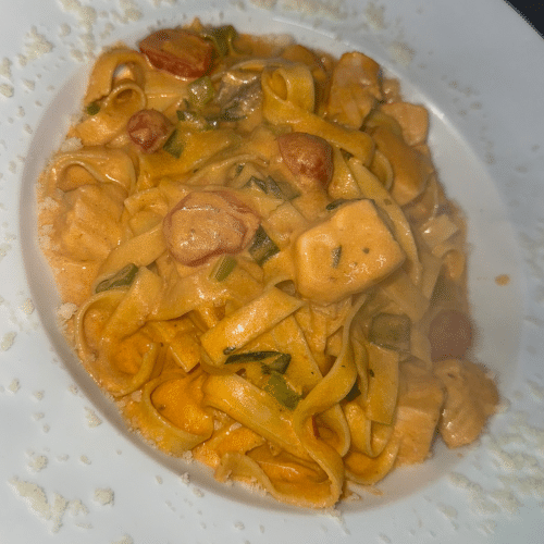 Tagliatelle al Salmone mit Lachs