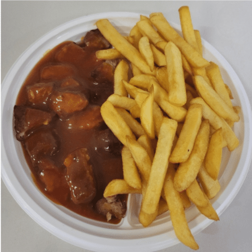 Curryfrikadelle mit pommes